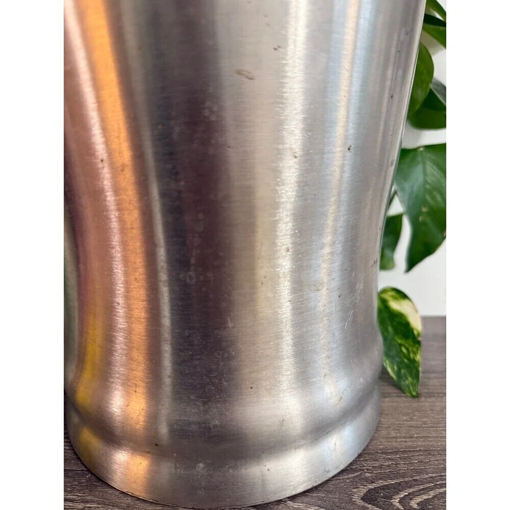 Threshold, metal waste basket
